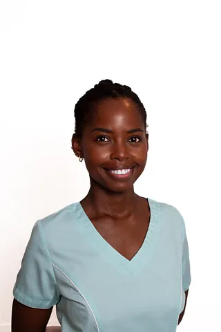 Klinikkeier og tannlege Annie Marlene Munezero ved Prima Tannklinikk